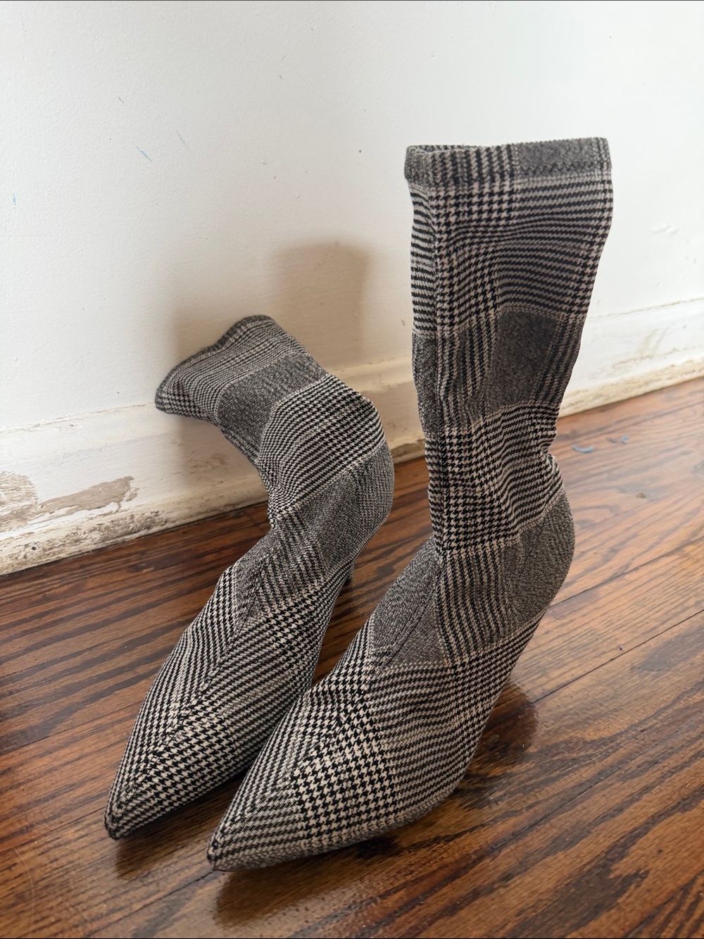 Gray Plaid Men's Dress Socks - Classic Pattern